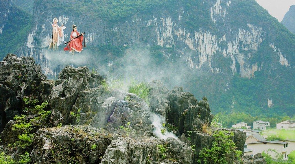 赵露思写真大片P太大?化妆师晒图被抓包,P图事故后直接删帖